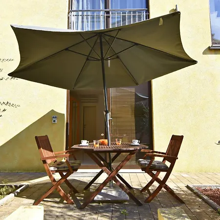 In Mit Grosser Terrasse Apartment
